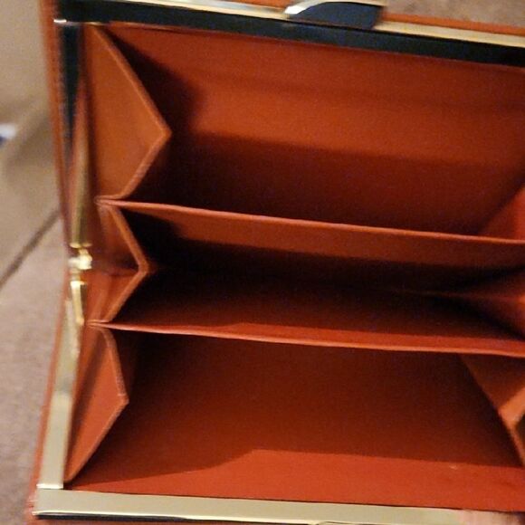 Givenchy Tan Leather Wallet with French Kisslock - Picture 4 of 14